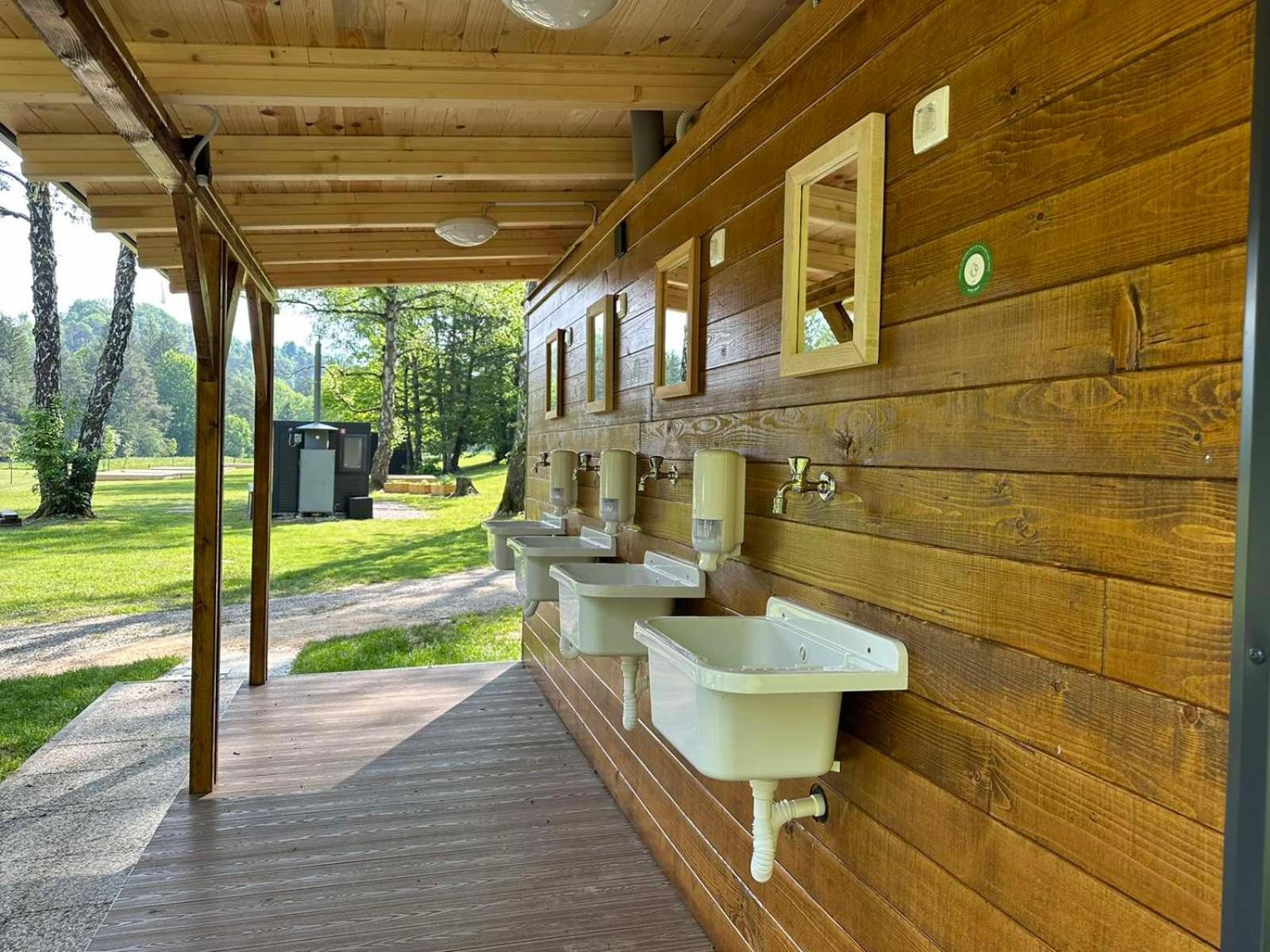 Eco River Camp - Pitches ราโดว์ลิตซา ภายนอก รูปภาพ