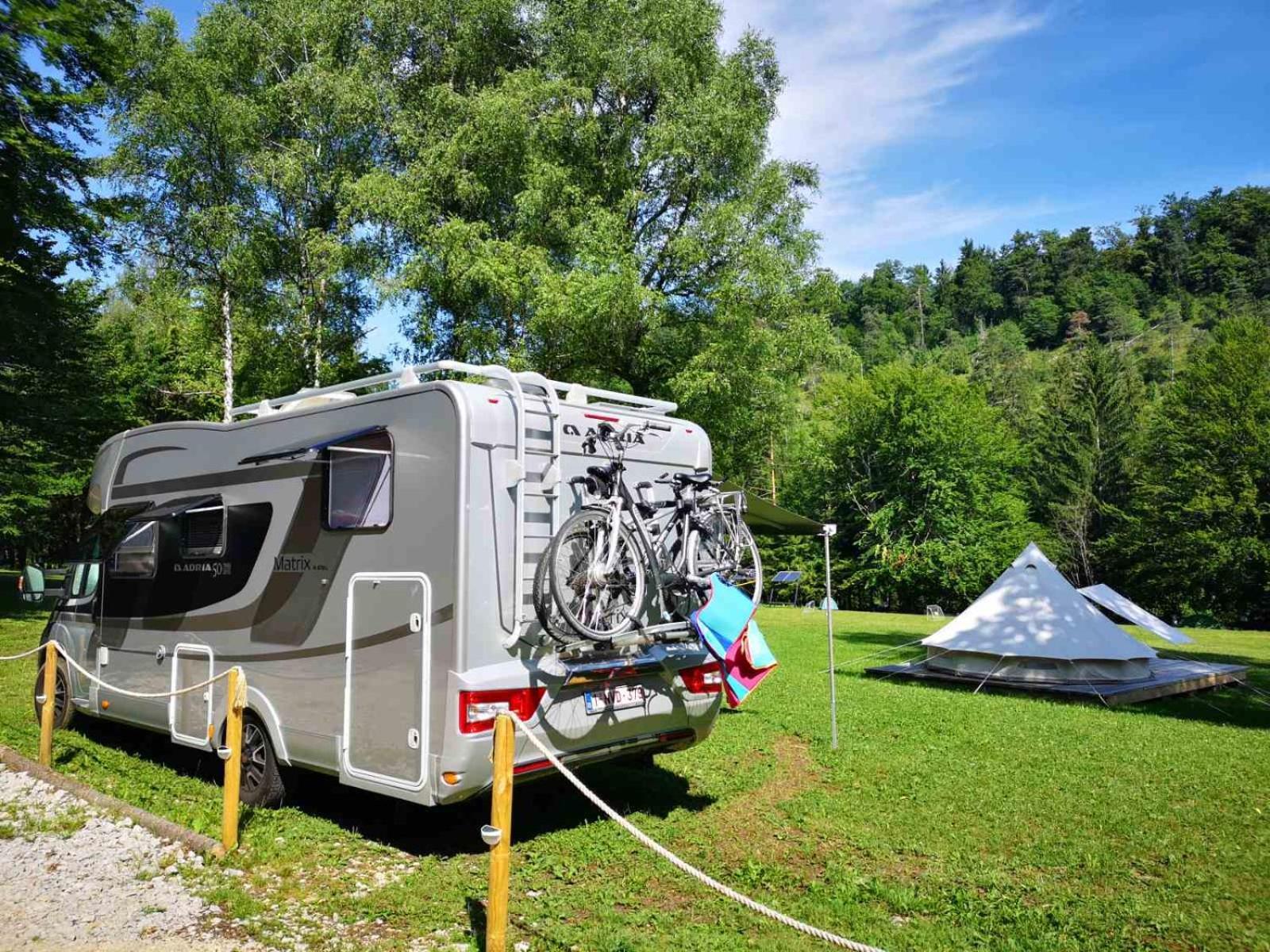 Eco River Camp - Pitches ราโดว์ลิตซา ภายนอก รูปภาพ